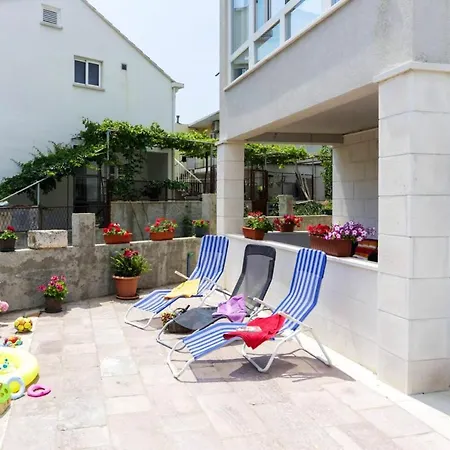 Elegant In With 40 M² Terrace