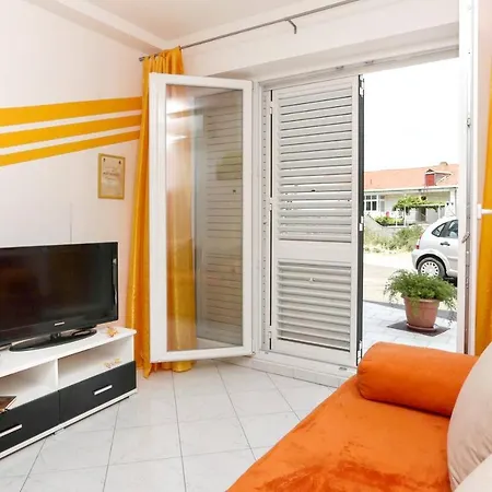 Elegant In With 40 M² Terrace Daire