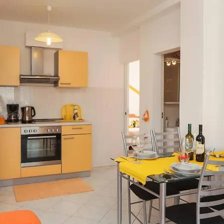 Elegant In With 40 M² Terrace