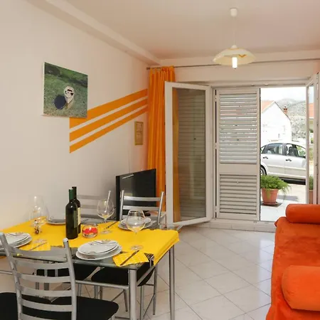 Elegant In With 40 M² Terrace