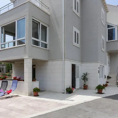 Elegant In With 40 M² Terrace Apartment