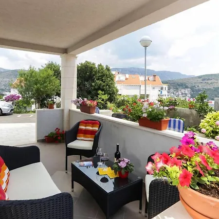 Daire Elegant In With 40 M² Terrace